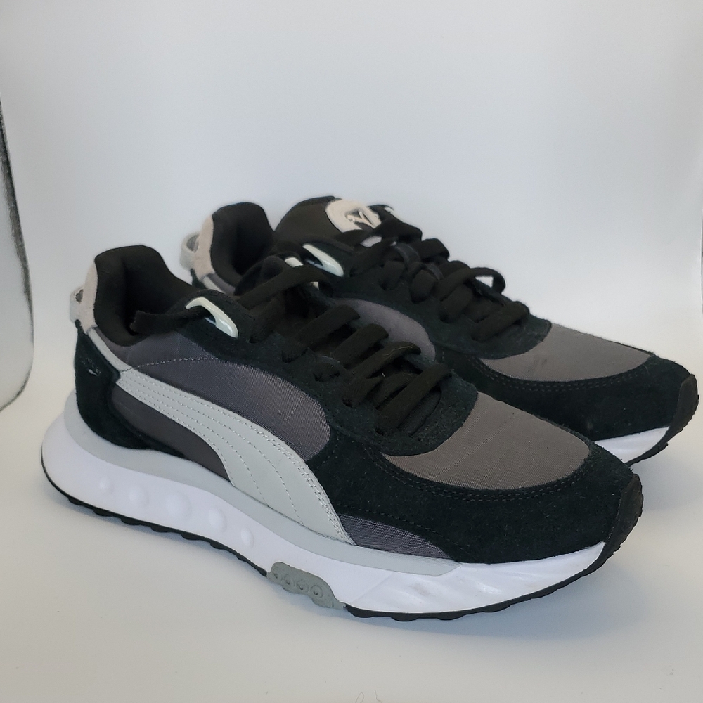 Puma Wild Rider Rollin Sneakers - Size: 6.5C